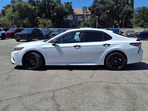 Used 2020 Toyota Camry SE w/ Carpet Mat Package FWD image 3