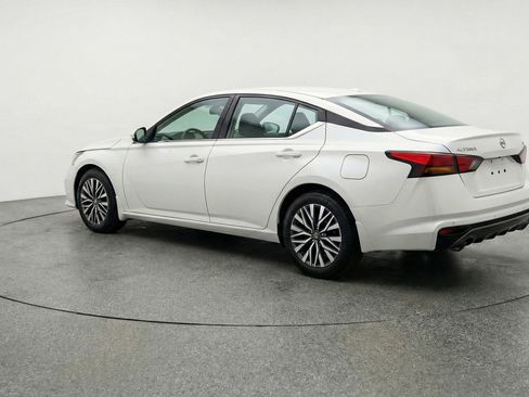 Used 2025 Nissan Altima 2.5 SV FWD image 6