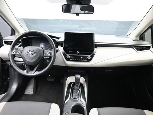 Used 2025 Toyota Corolla LE FWD image 24