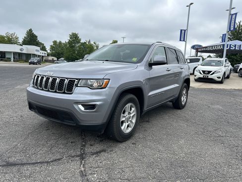 Used 2017 Jeep Grand Cherokee Laredo w/ Quick Order Package 23E AWD/4WD image 8