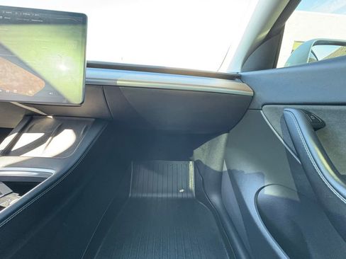 Used 2022 Tesla Model Y Long Range AWD/4WD image 24