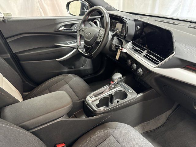 Used 2024 Chevrolet Trax RS w/ Driver Confidence Package FWD image 25