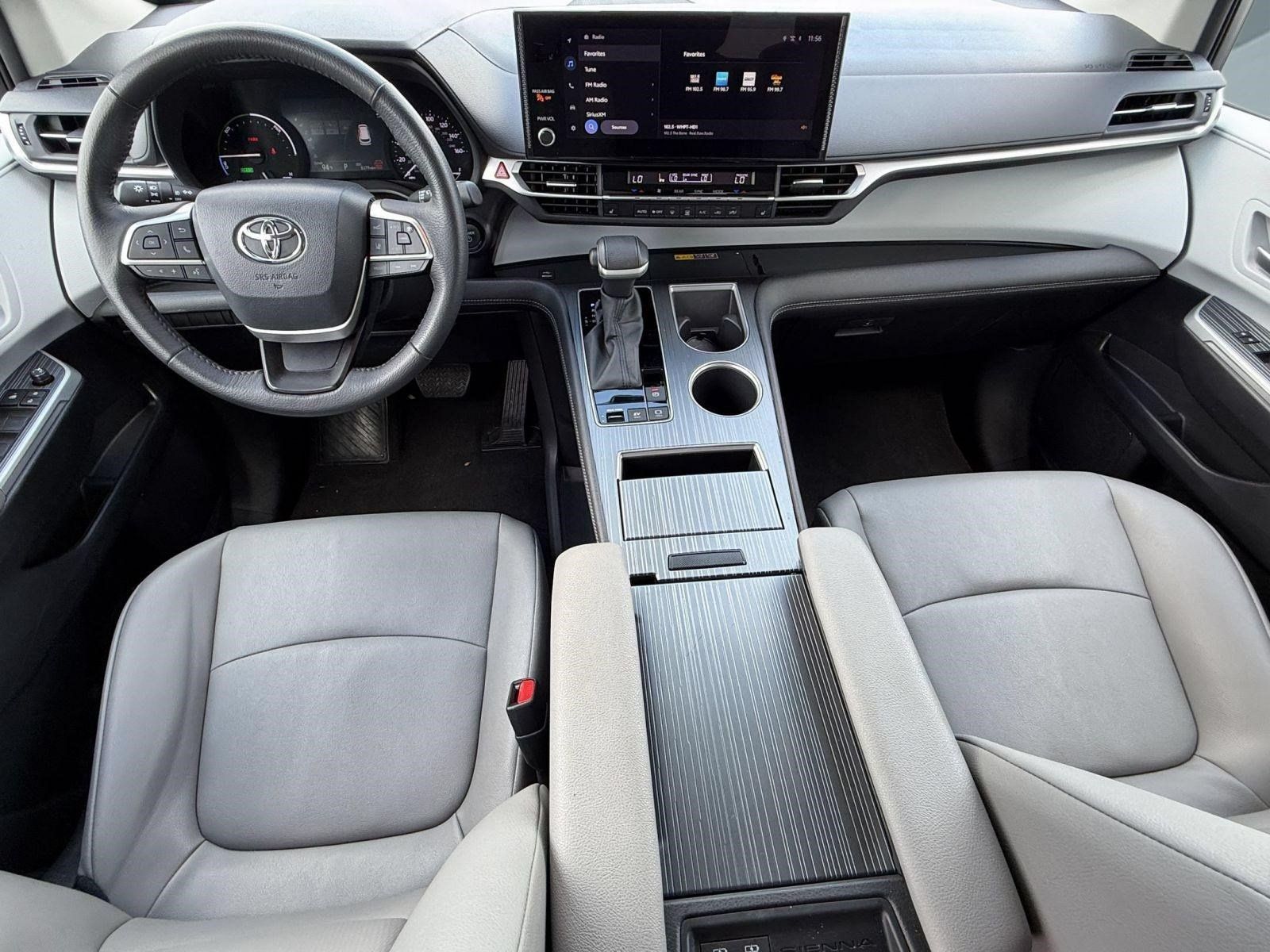 Used 2026 Toyota Sienna XLE FWD image 16