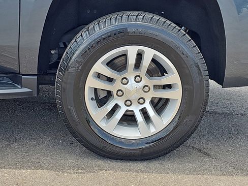 Used 2019 Chevrolet Suburban LS RWD image 34