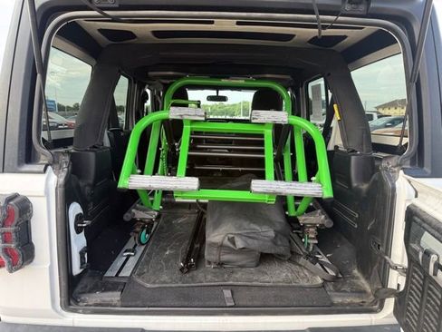 Used 2018 Jeep Wrangler Unlimited Sahara w/ LED Lighting Group AWD/4WD image 19