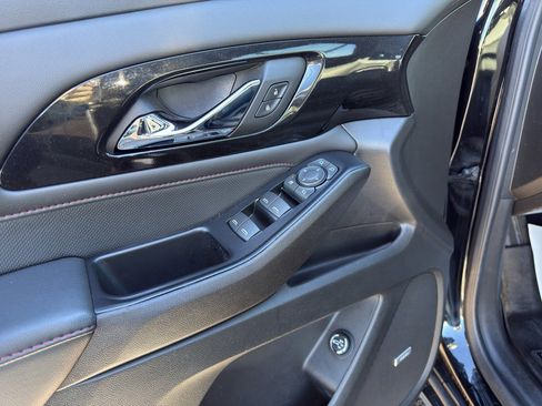 Used 2023 Chevrolet Traverse RS image 10