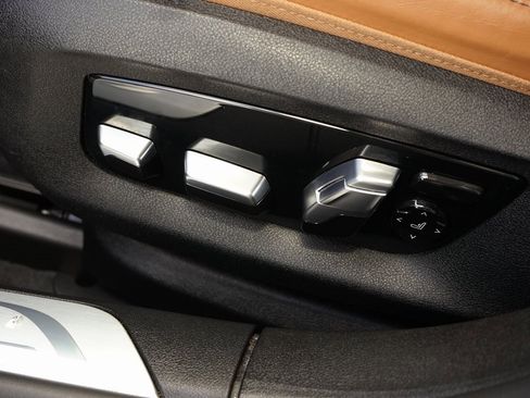 Used 2022 BMW 750i xDrive w/ Executive Package image 30