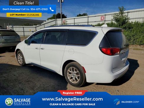 Used 2020 Chrysler Pacifica Touring FWD image 3