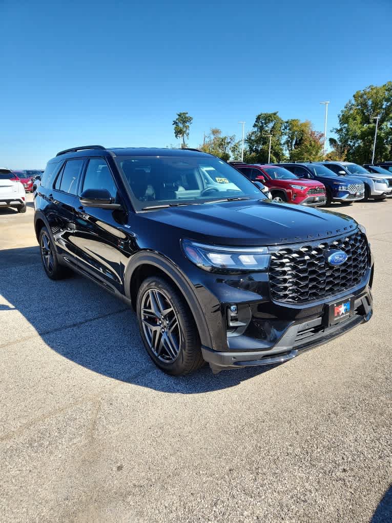 Used 2025 Ford Explorer ST-Line w/ ST-Line Street Pack AWD/4WD image 19