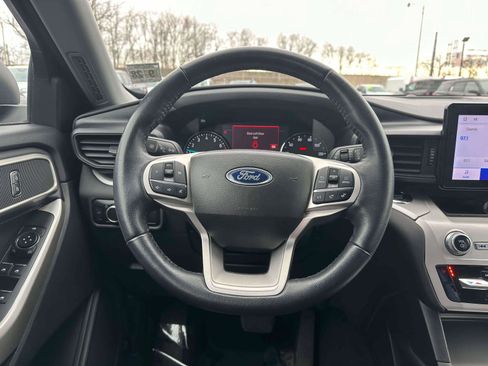 Used 2023 Ford Explorer XLT image 13