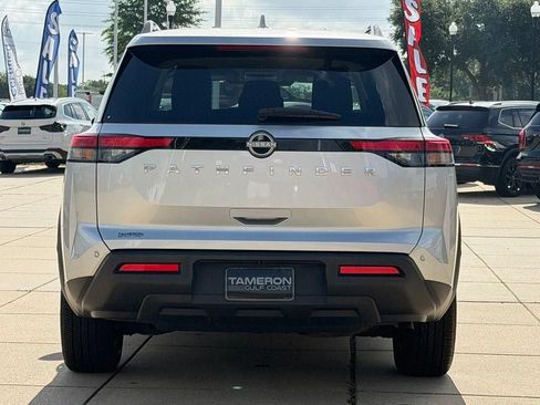 Used 2025 Nissan Pathfinder SV FWD image 3