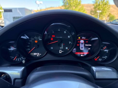 Used 2017 Porsche 911 Carrera RWD image 25