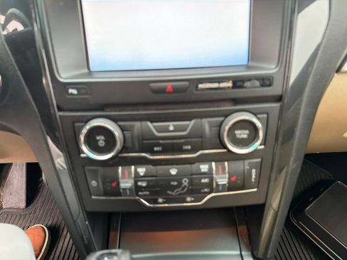 Used 2016 Ford Explorer XLT w/ Equipment Group 202A AWD/4WD image 15