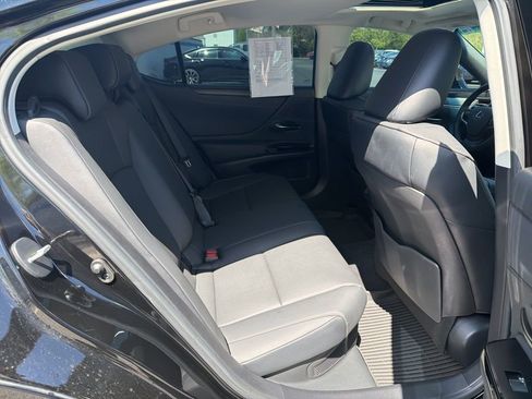 Used 2025 Lexus ES 300h F Sport w/ Accessory Package (Z1) image 22