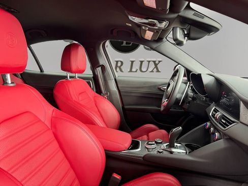 Used 2024 Alfa Romeo Giulia Quadrifoglio image 15