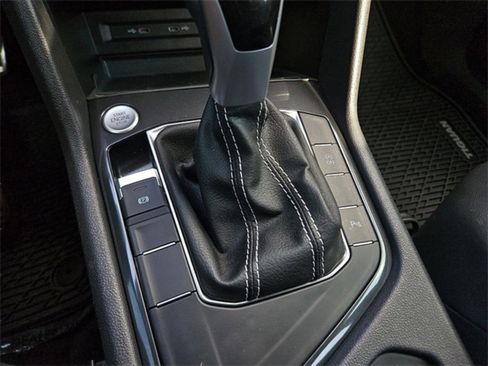 Used 2023 Volkswagen Tiguan SE R-Line image 39