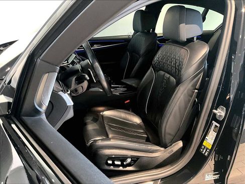 Used 2023 BMW M550i xDrive w/ Executive Package image 8