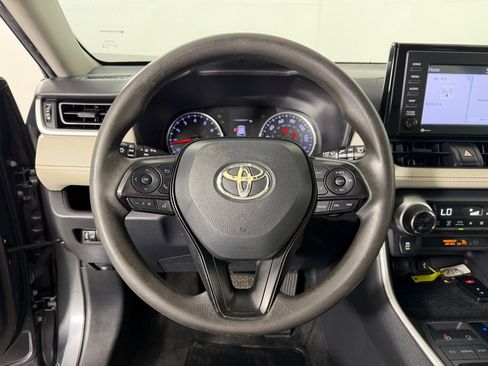 Used 2020 Toyota RAV4 XLE FWD image 12