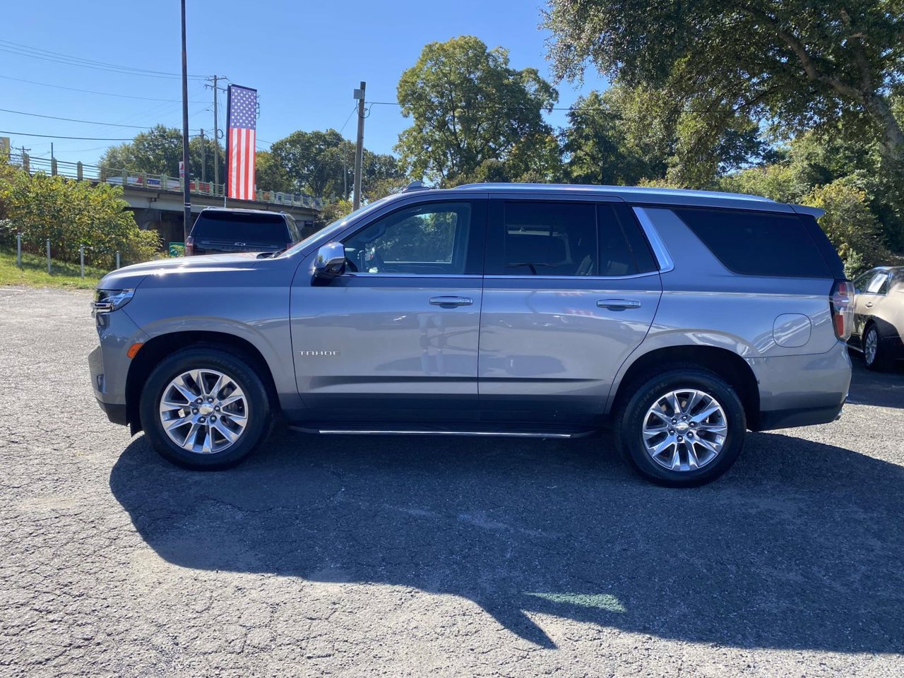 Used 2021 Chevrolet Tahoe Premier w/ Premium Package RWD image 5