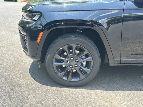 New 2026 Jeep Grand Cherokee Limited AWD/4WD image 11