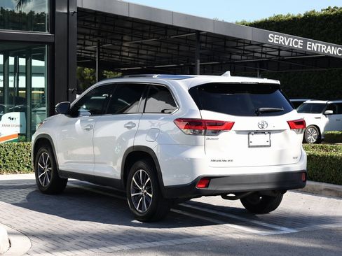 Used 2019 Toyota Highlander XLE image 5