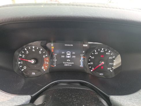 Used 2025 Jeep Compass Latitude image 2