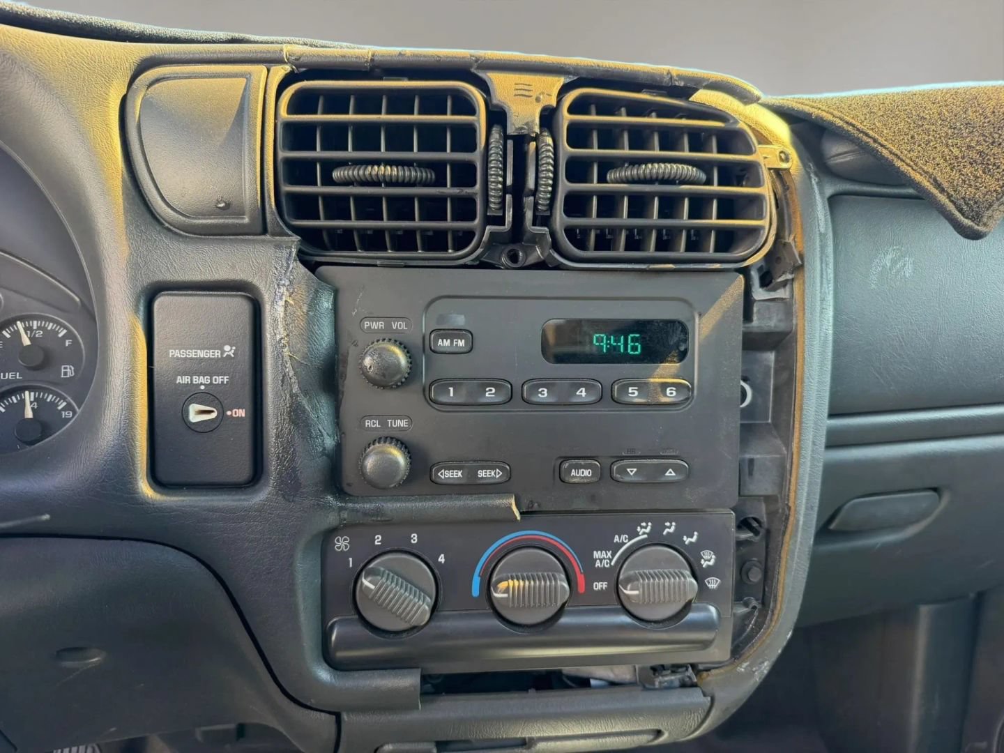Used 2003 Chevrolet S10 Pickup 2WD Regular Cab image 17