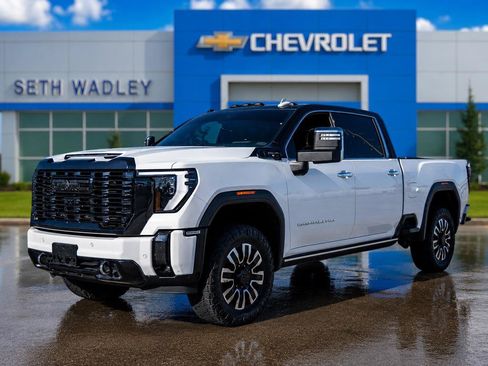Used 2024 GMC Sierra 2500 Denali Ultimate AWD/4WD image 3