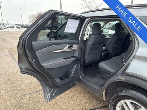 Used 2025 Ford Explorer Active AWD/4WD image 35