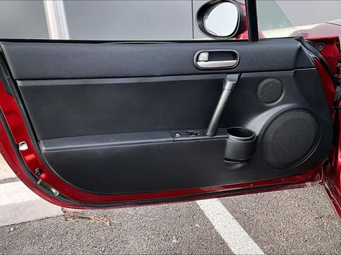 Used 2006 MAZDA MX-5 Miata Sport image 17