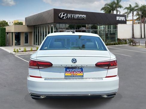 Used 2022 Volkswagen Passat 2.0T SE FWD image 4