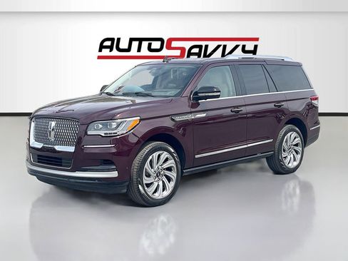 Used 2024 Lincoln Navigator Reserve AWD/4WD image 3