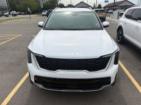 Used 2024 Kia Sorento S AWD/4WD image 2