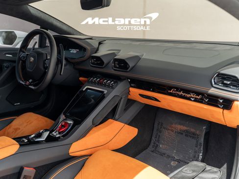 Used 2023 Lamborghini Huracan EVO image 32
