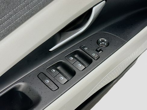 Used 2024 Hyundai Elantra Limited FWD image 15
