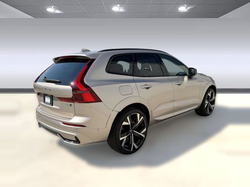 Certified 2026 Volvo XC60 B5 Ultra w/ Climate Package AWD/4WD image 9