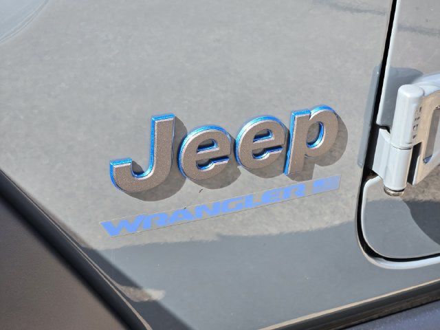 Used 2024 Jeep Wrangler Unlimited AWD/4WD image 12