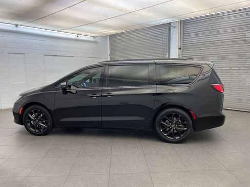 New 2026 Chrysler Pacifica Select image 5