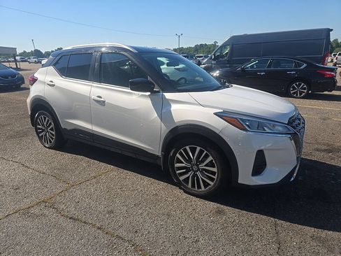 Used 2021 Nissan Kicks SV FWD image 1