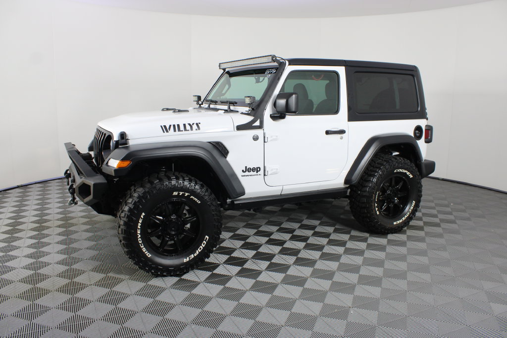 Used 2023 Jeep Wrangler Sport AWD/4WD image 2