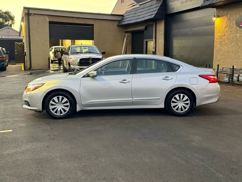 Used 2018 Nissan Altima 2.5 S w/ S Convenience Package image 9