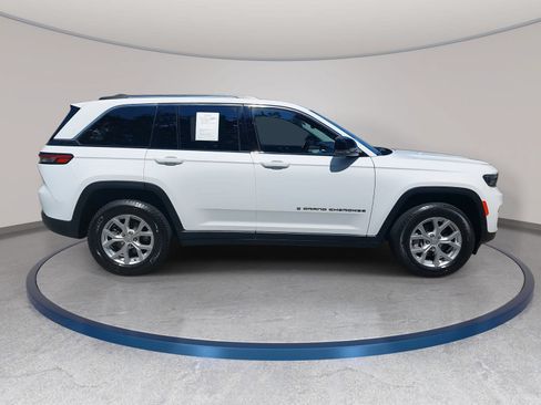 Used 2023 Jeep Grand Cherokee Limited w/ Trailer Tow Prep Group (B) RWD image 4