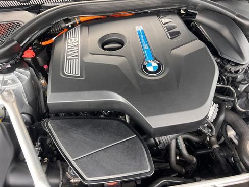 Used 2020 BMW 530e w/ Convenience Package RWD image 36