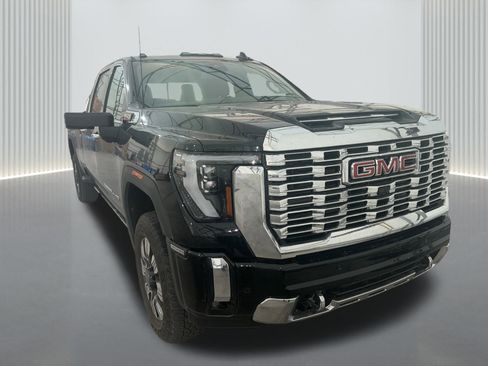 Used 2025 GMC Sierra 3500 Denali image 6