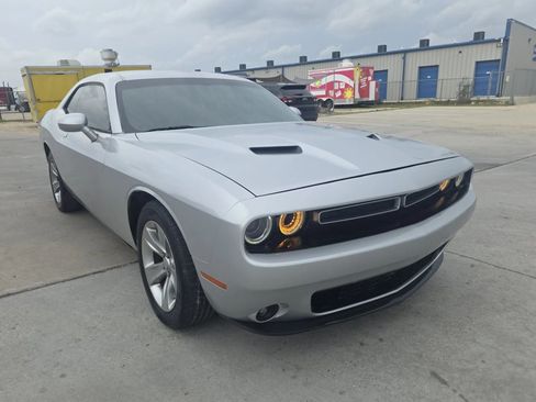Used 2020 Dodge Challenger SXT w/ Driver Convenience Group RWD image 32