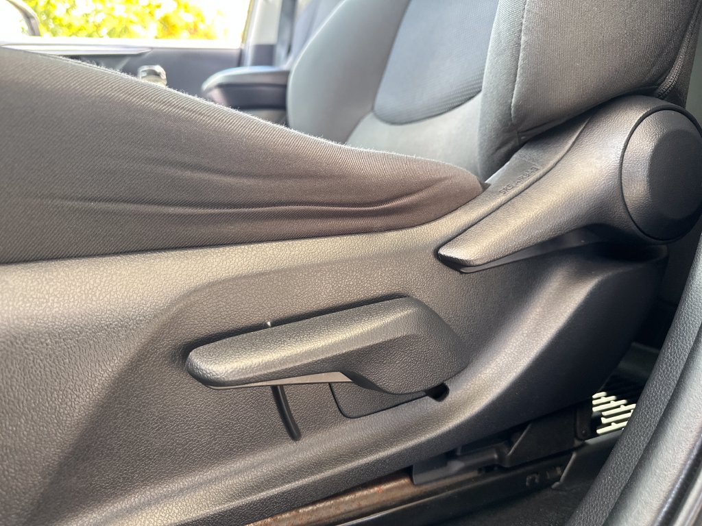 Used 2019 Toyota RAV4 LE AWD/4WD image 9