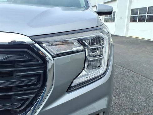 Used 2024 GMC Terrain SLE image 30