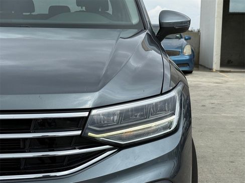 Used 2022 Volkswagen Tiguan SE image 3