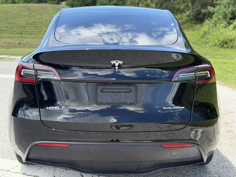 Used 2023 Tesla Model Y Long Range AWD/4WD image 4