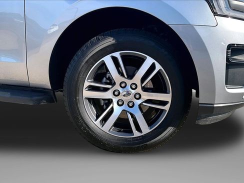Used 2024 Ford Expedition XLT RWD image 9